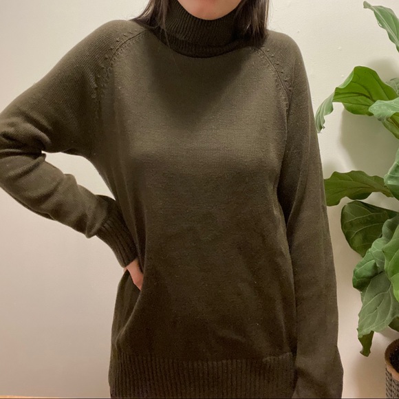 Olive green turtle neck by Jeanne Pierre - Picture 4 of 4
